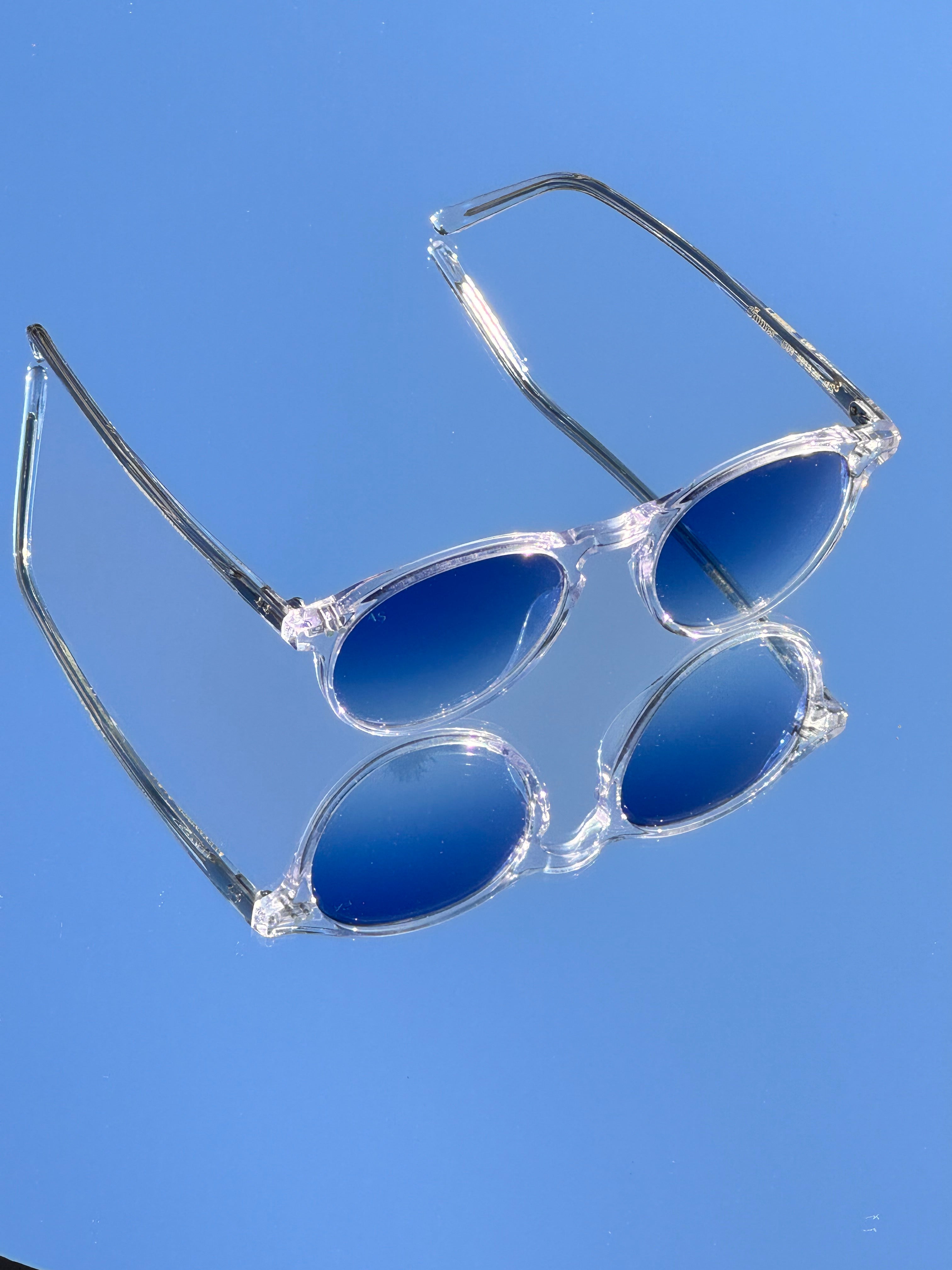 SUNGLASSES - CLASSIC - TRANSPARENT WHITE